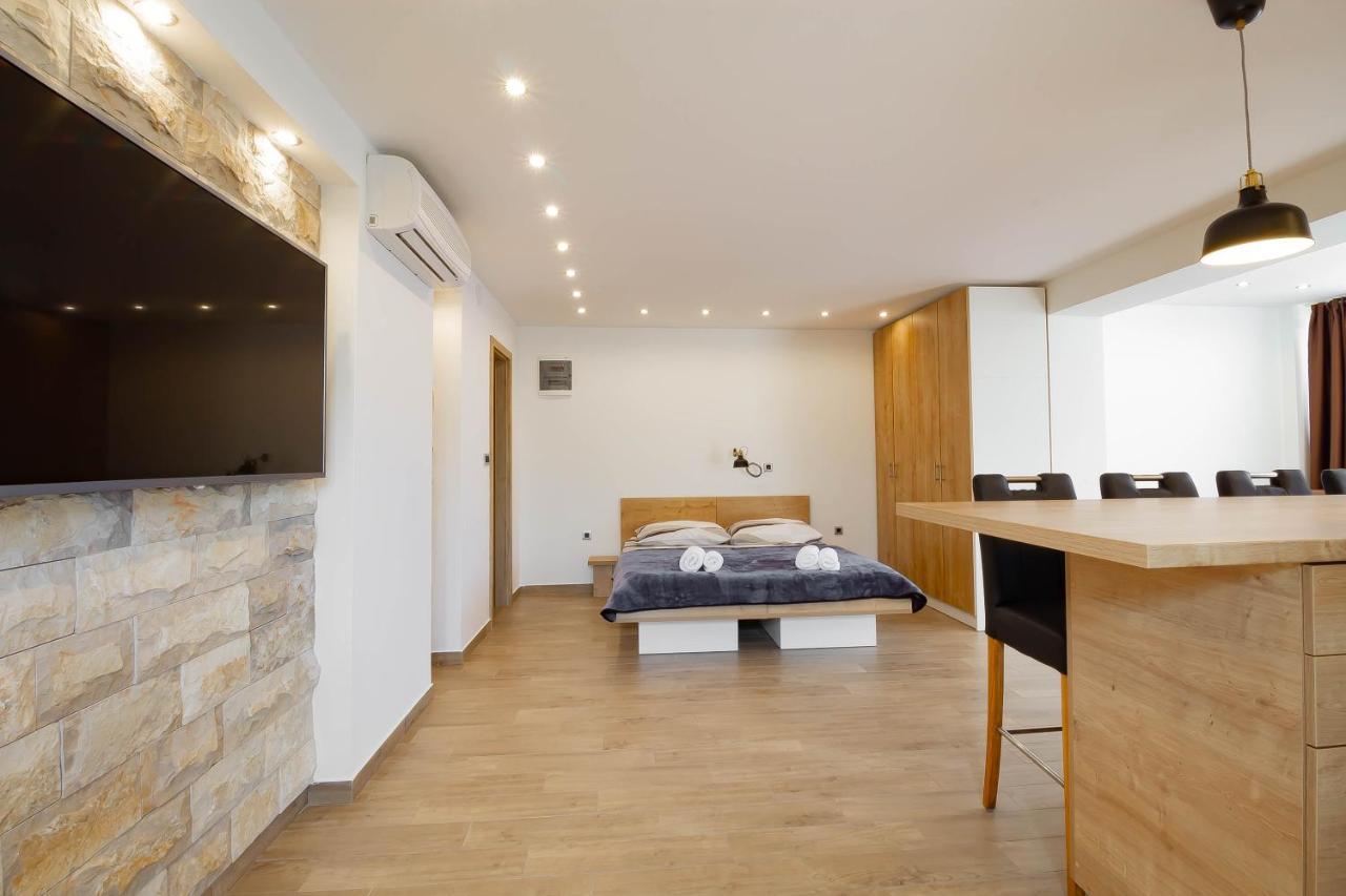 Apartments Marinici Rijeka - With Private Parking Exterior photo