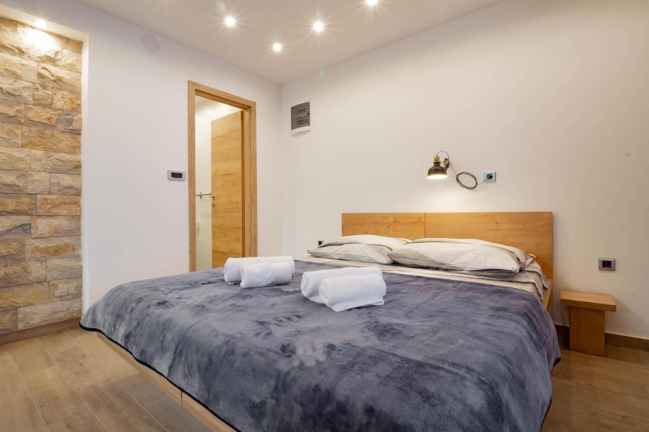 Apartments Marinici Rijeka - With Private Parking Exterior photo